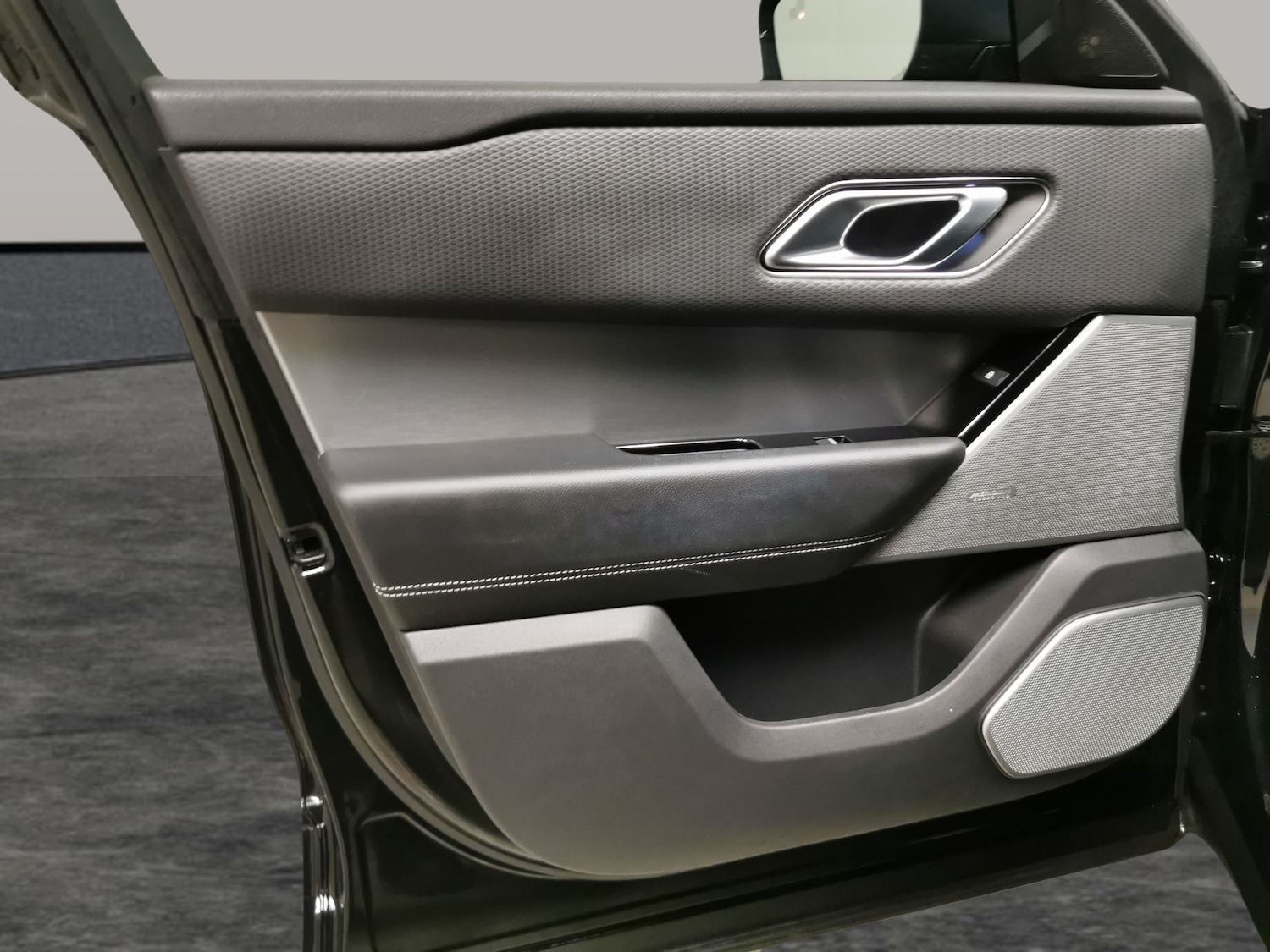 Used Land Rover Range Rover Velar 2021 for sale - 77060900: Photo 32