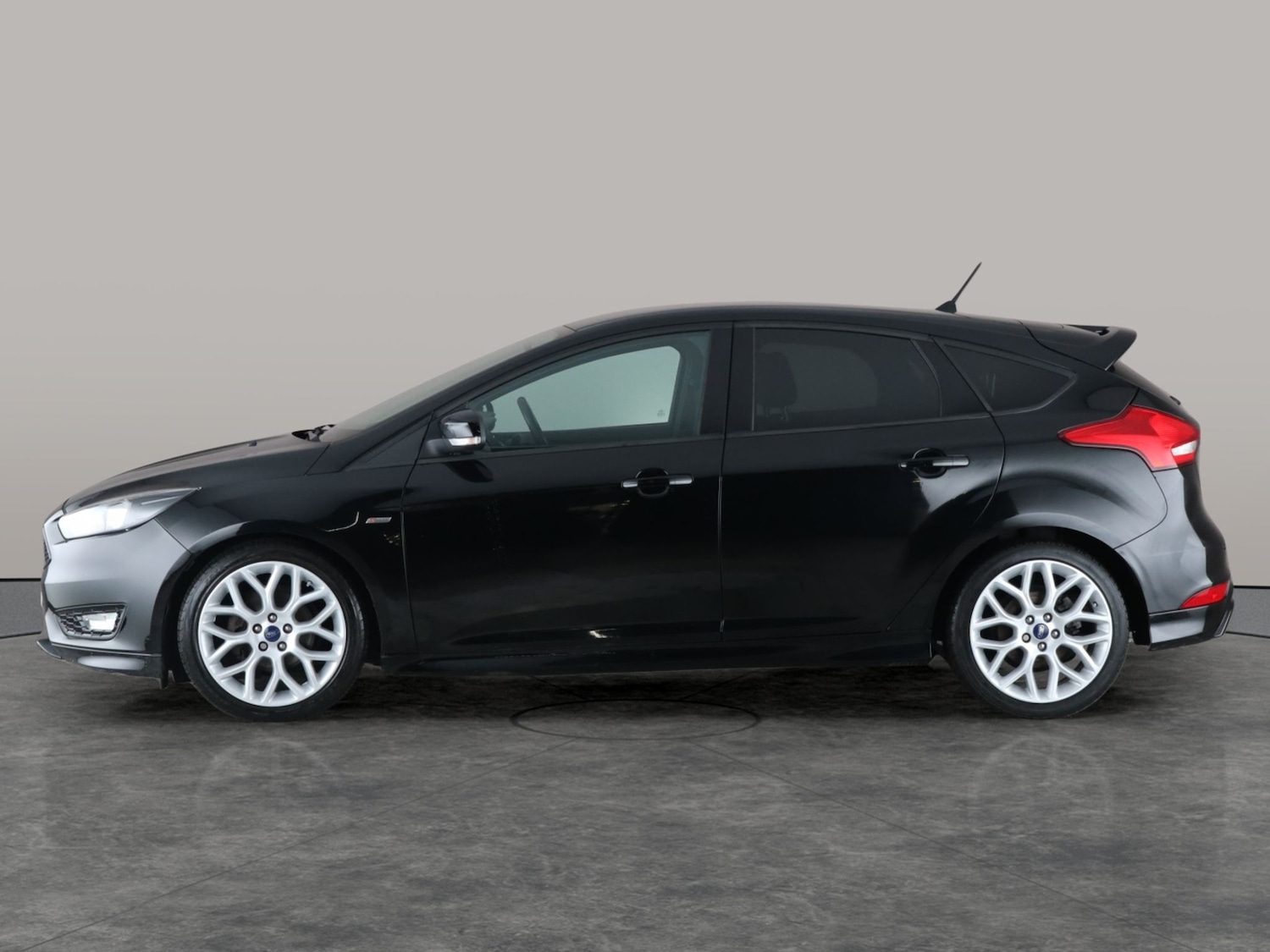 Used Ford Focus 2017 for sale - 76616052: Photo 12
