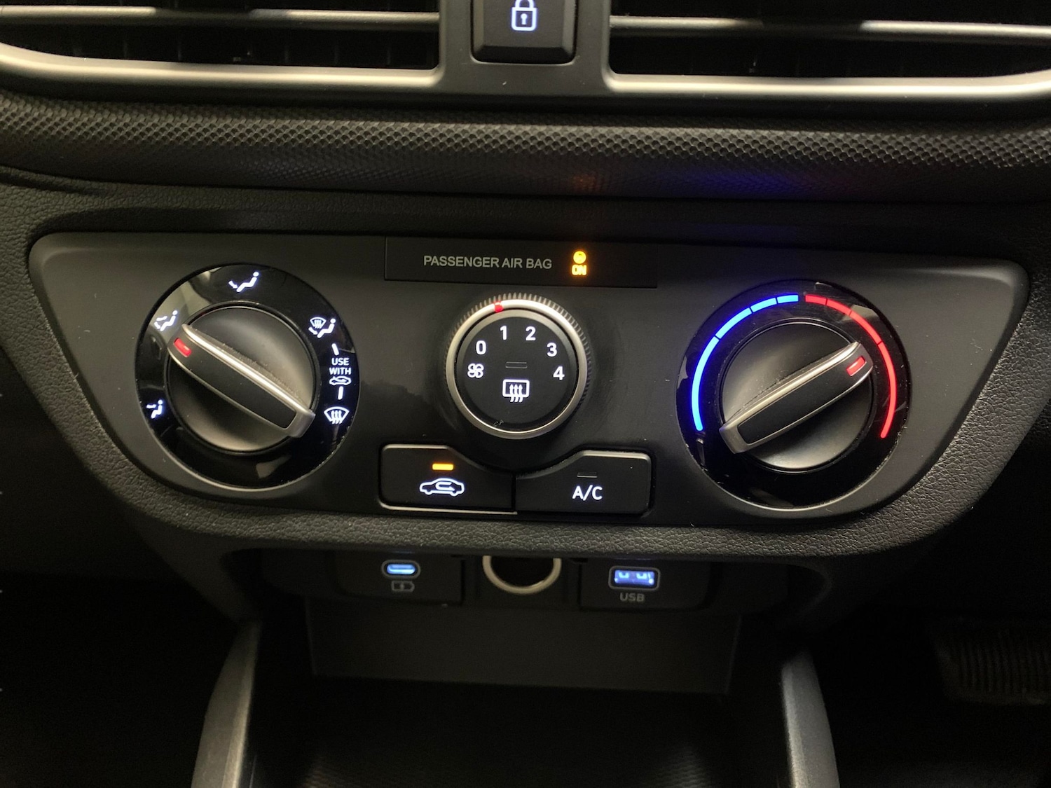 Used Hyundai i10 2023 for sale - 77093043: Photo 19