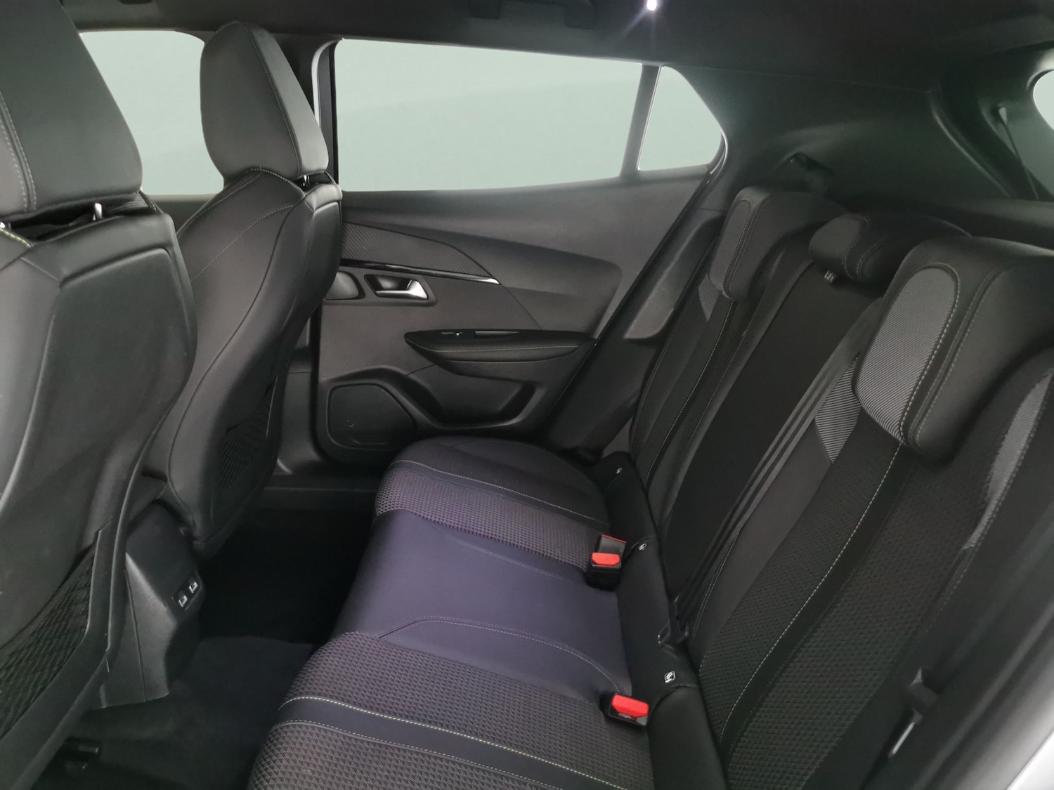 Used Peugeot E-2008 2022 for sale - 76947074: Photo 27