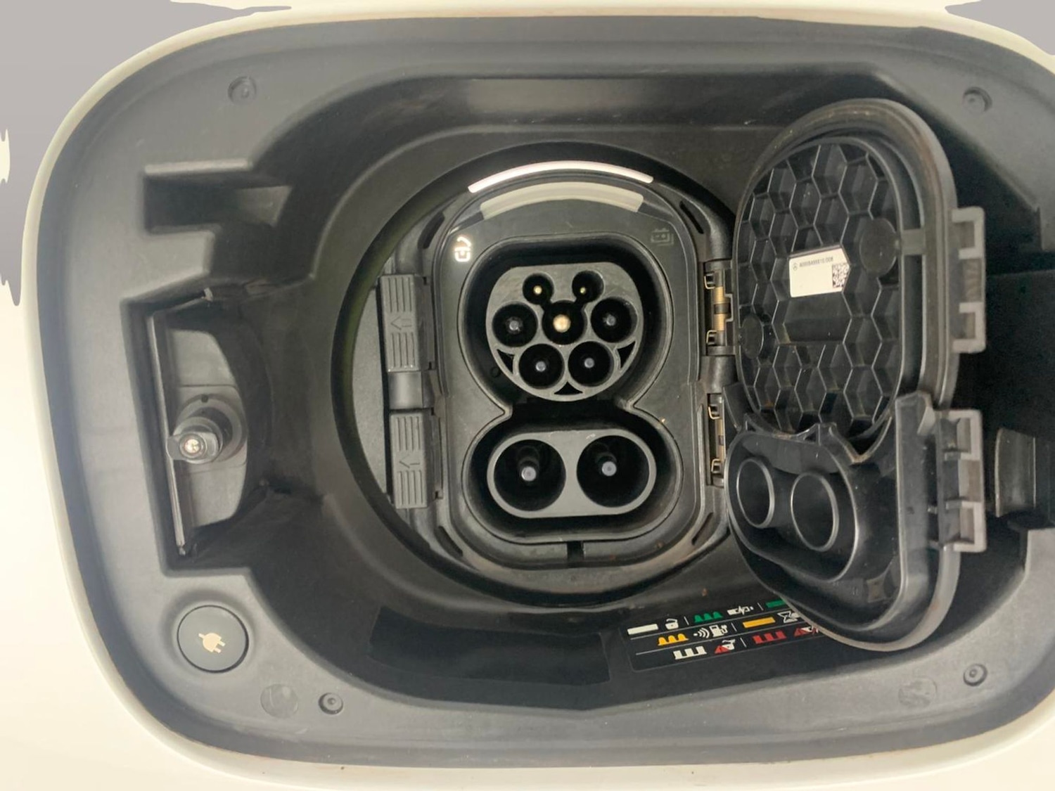 Used Mercedes-Benz EQC 2022 for sale - 77116538: Photo 32