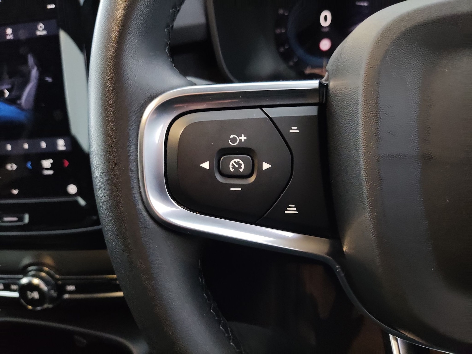 Used Volvo XC40 2023 for sale - 78094211: Photo 22