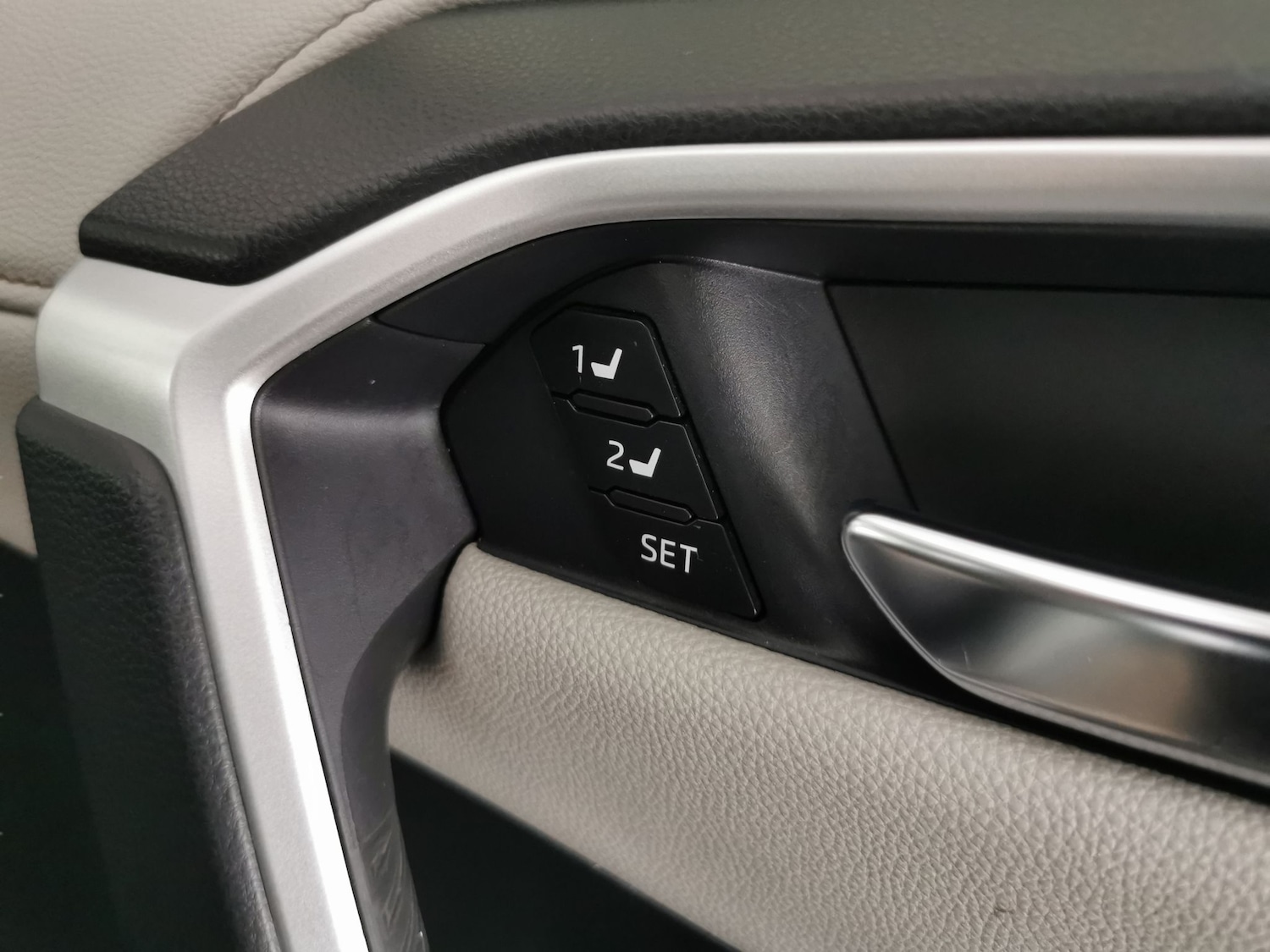 Used Toyota RAV4 for sale - 77364975: Photo 27