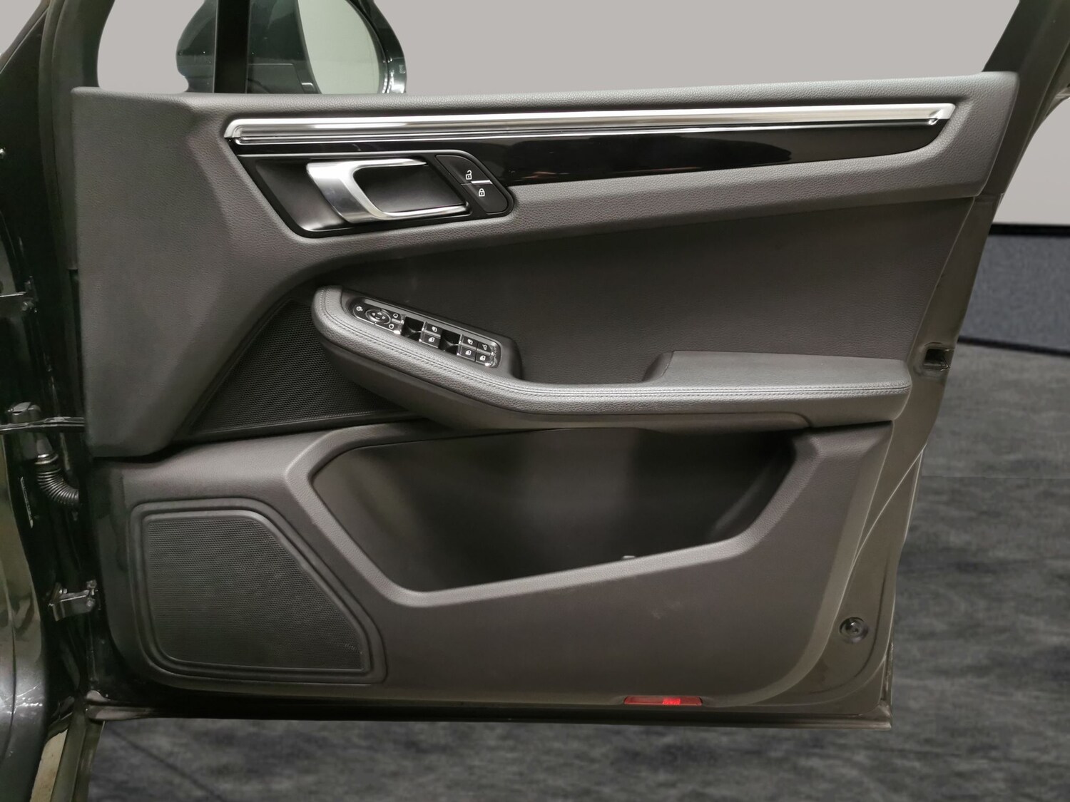 Used Porsche Macan 2021 for sale - 77569829: Photo 34