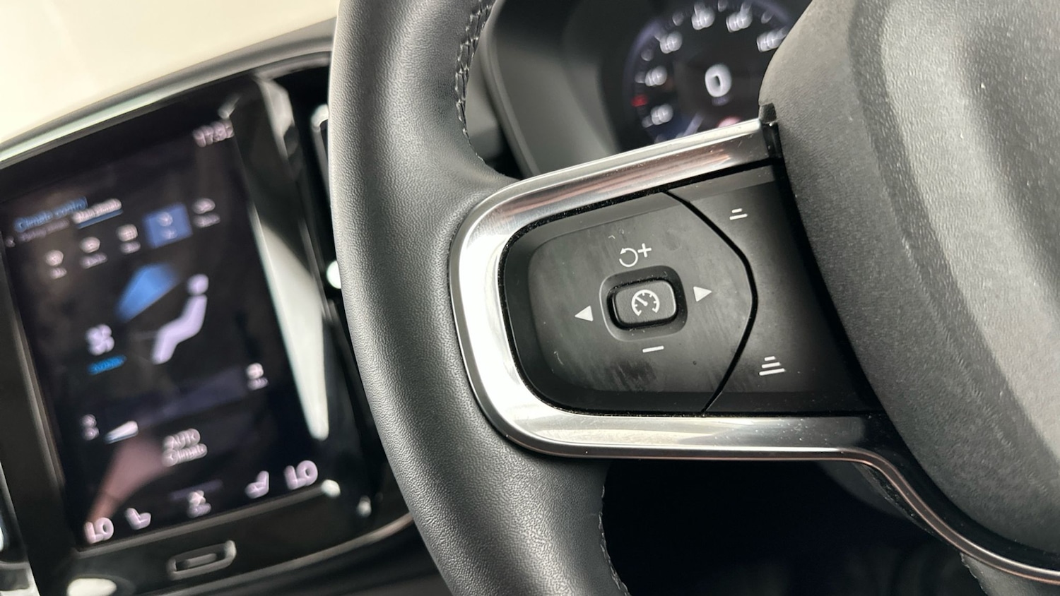 Used Volvo XC40 2022 for sale - 76128726: Photo 34