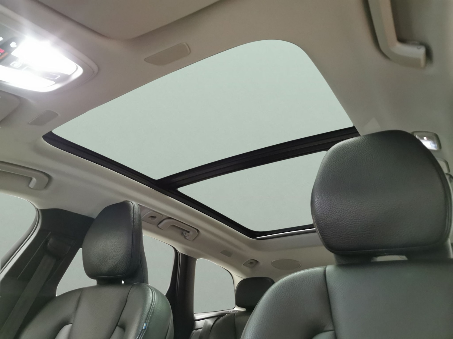 Used Volvo XC60 2023 for sale - 77102813: Photo 5