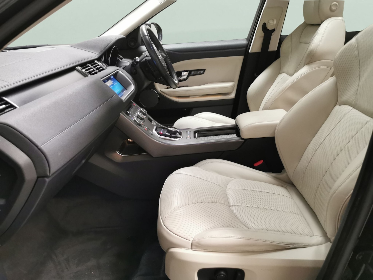 Used Land Rover Range Rover Evoque 2019 for sale - 76624071: Photo 4