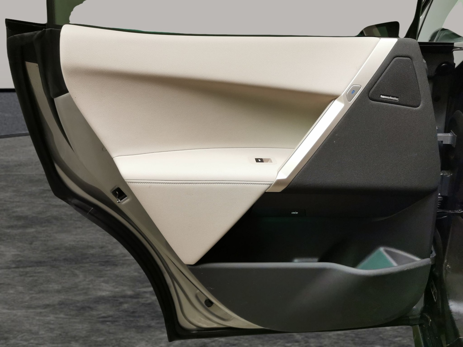 Used BMW iX 2024 for sale - 76835219: Photo 27