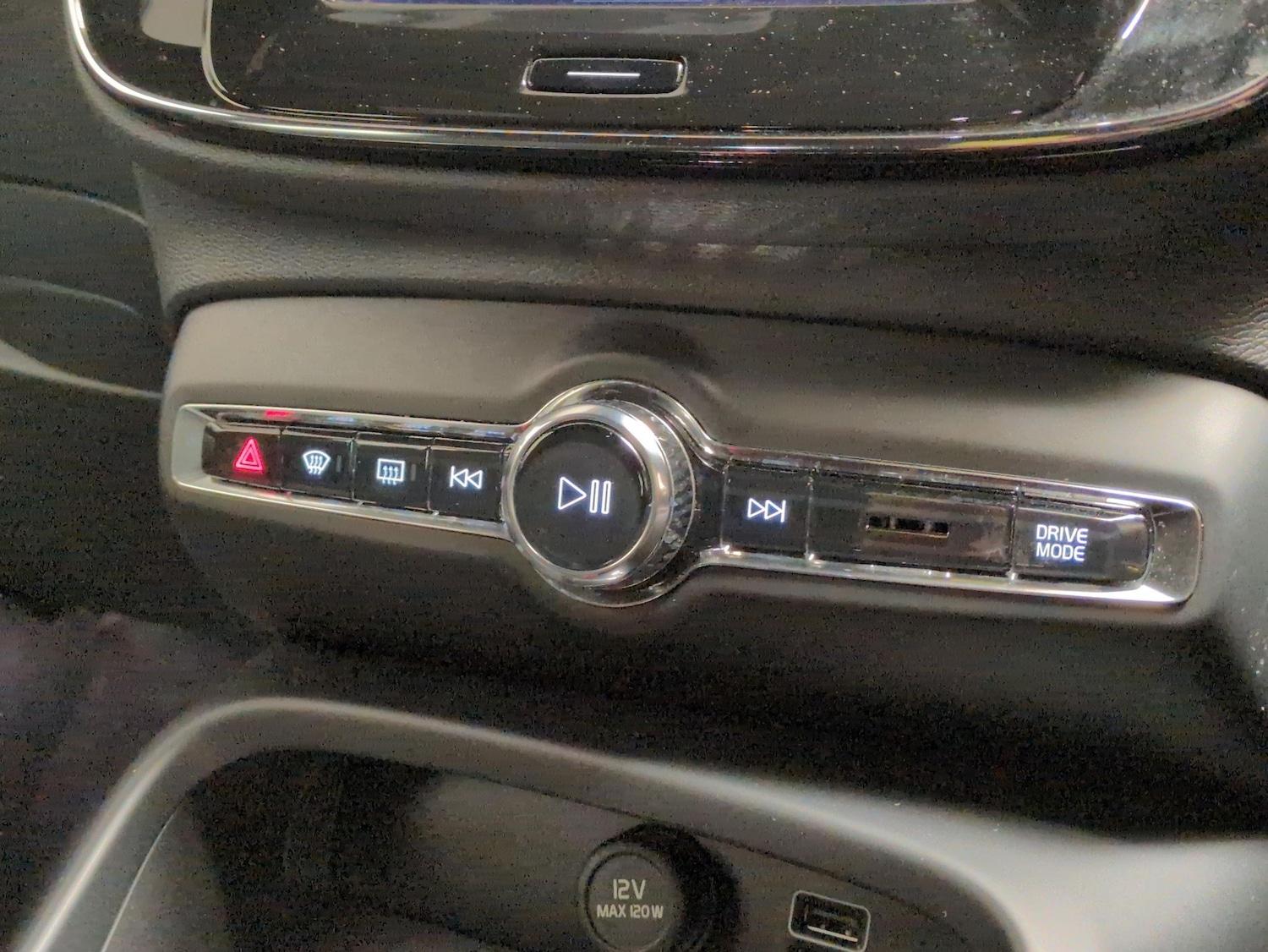 Used Volvo XC40 2023 for sale - 77815037: Photo 18