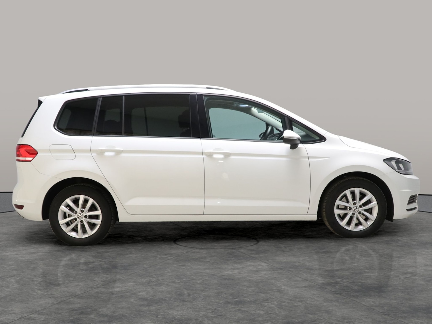 Used Volkswagen Touran 2018 for sale - 76523795: Photo 9