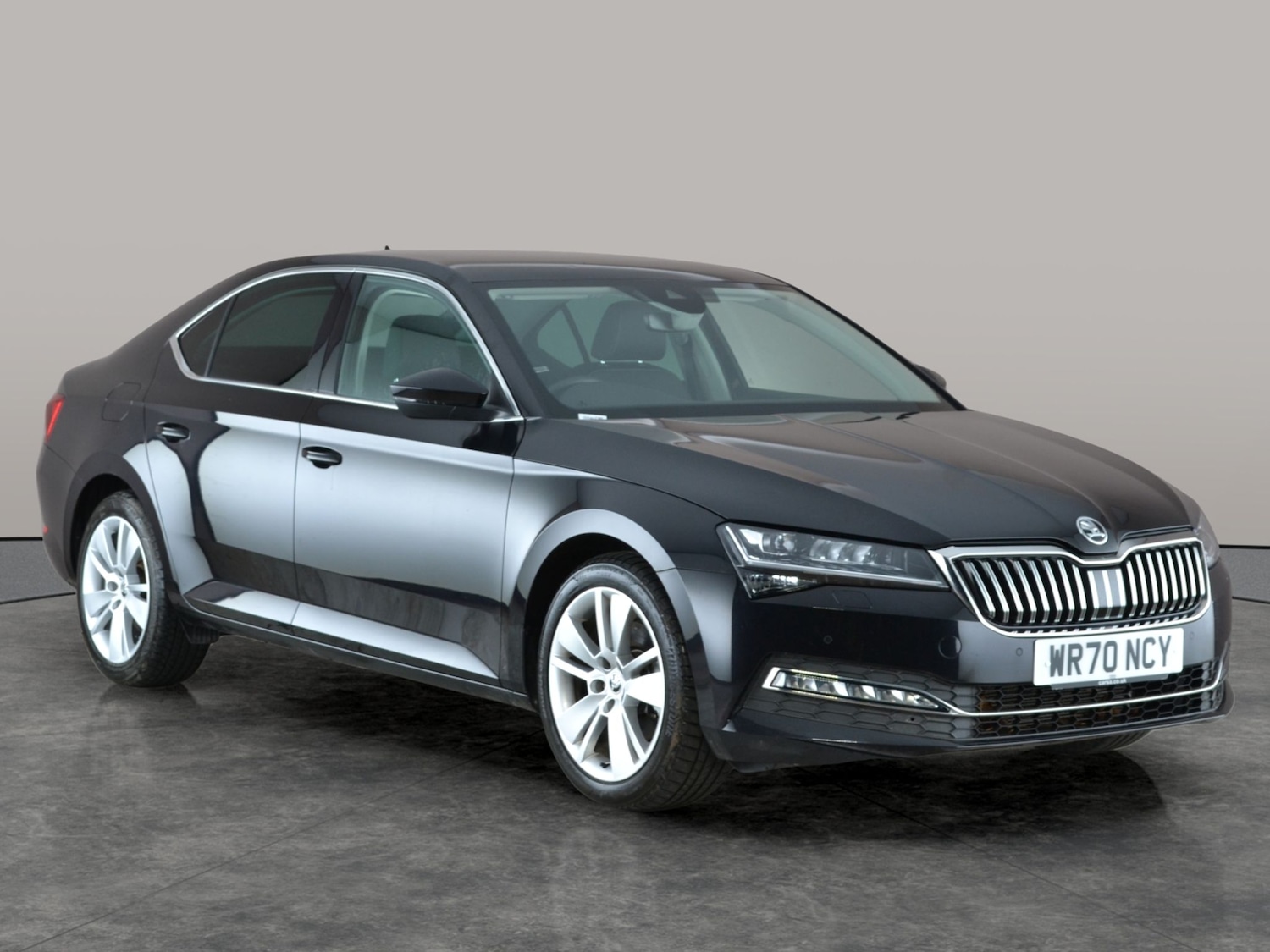 Used Skoda Superb 2020 for sale - 76940272: Photo 8