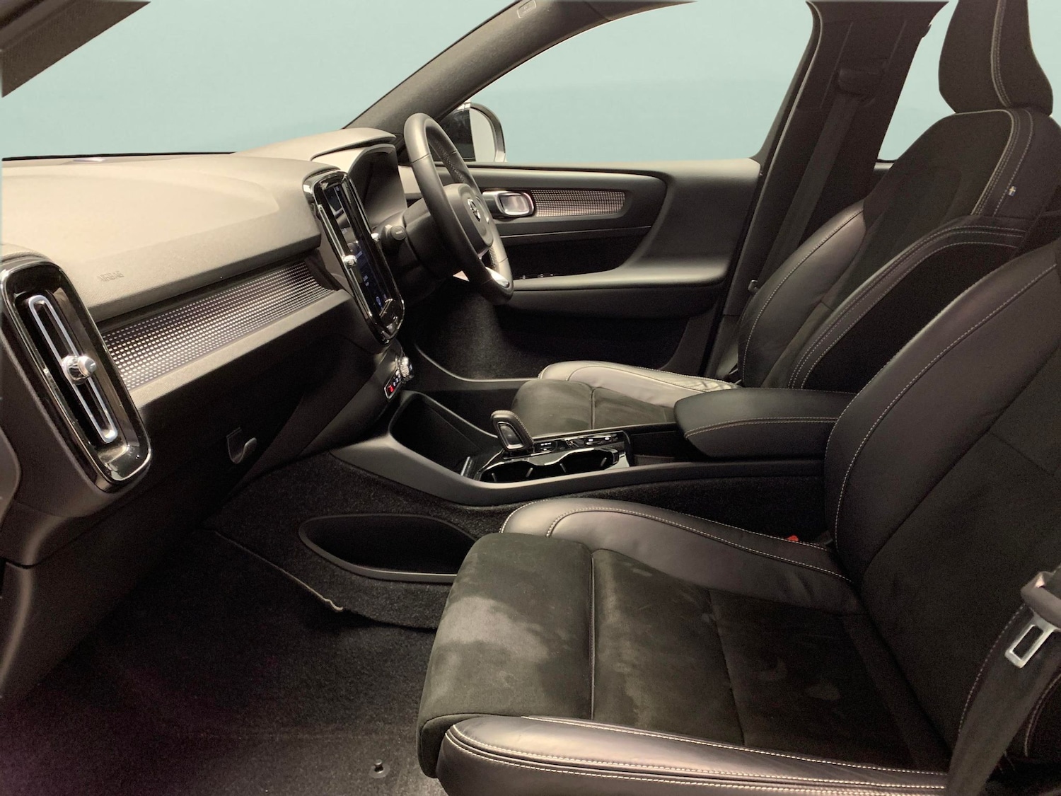 Used Volvo XC40 2021 for sale - 77160921: Photo 4