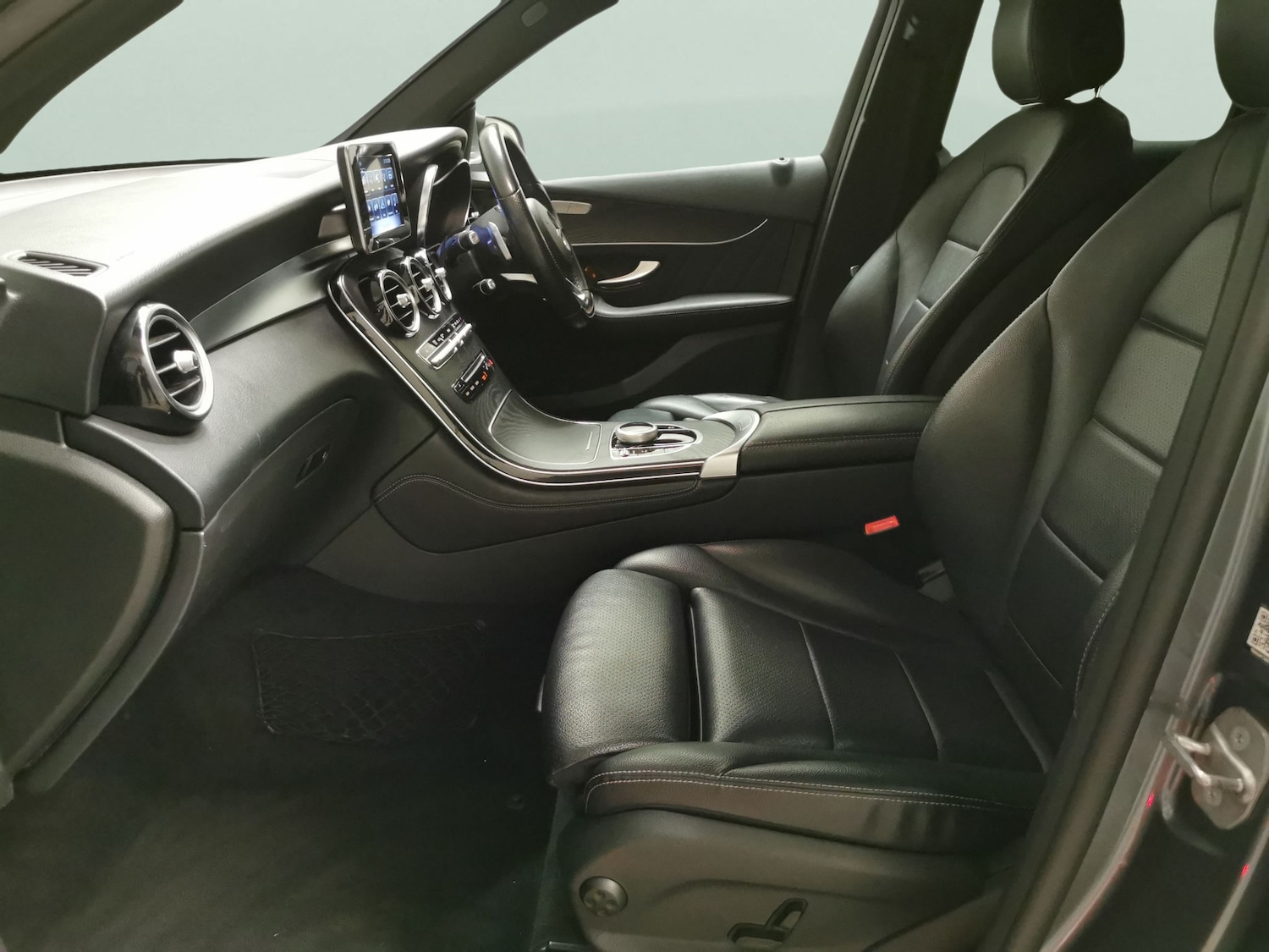 Used Mercedes-Benz GLC 2018 for sale - 76612361: Photo 4