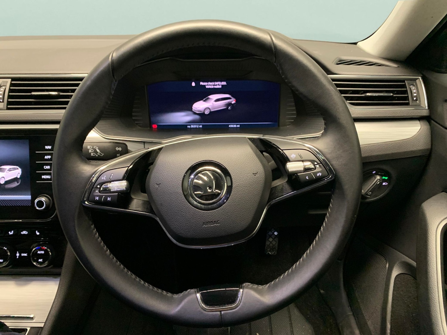 Used Skoda Superb 2023 for sale - 77420822: Photo 15