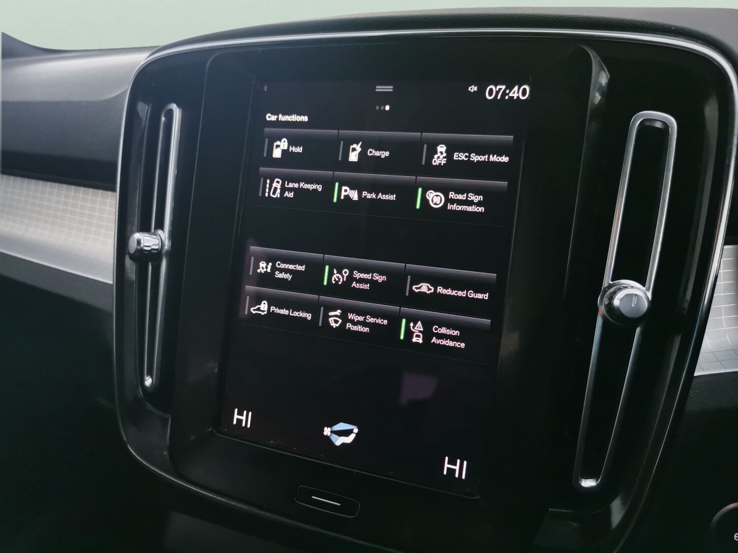 Used Volvo XC40 for sale - 77916938: Photo 19