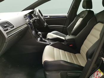 Used Volkswagen Golf 2019 for sale - 75761747: Photo