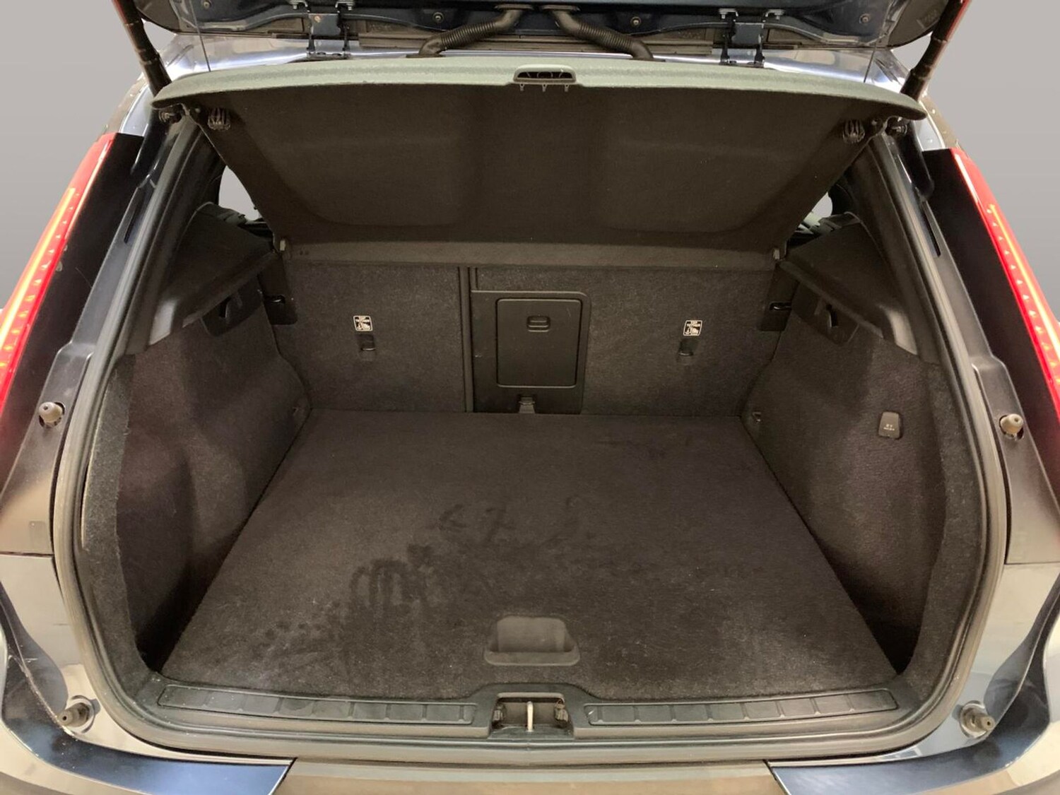 Used Volvo XC40 for sale - 77373999: Photo 31