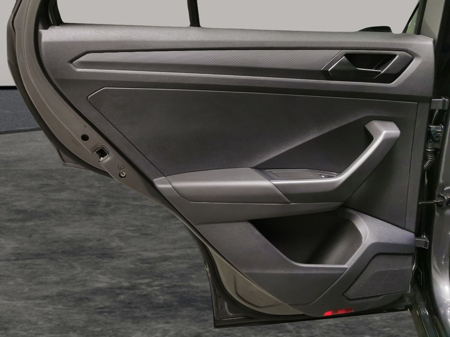 Used Volkswagen T-Roc 2023 for sale - 77493113: Photo 25