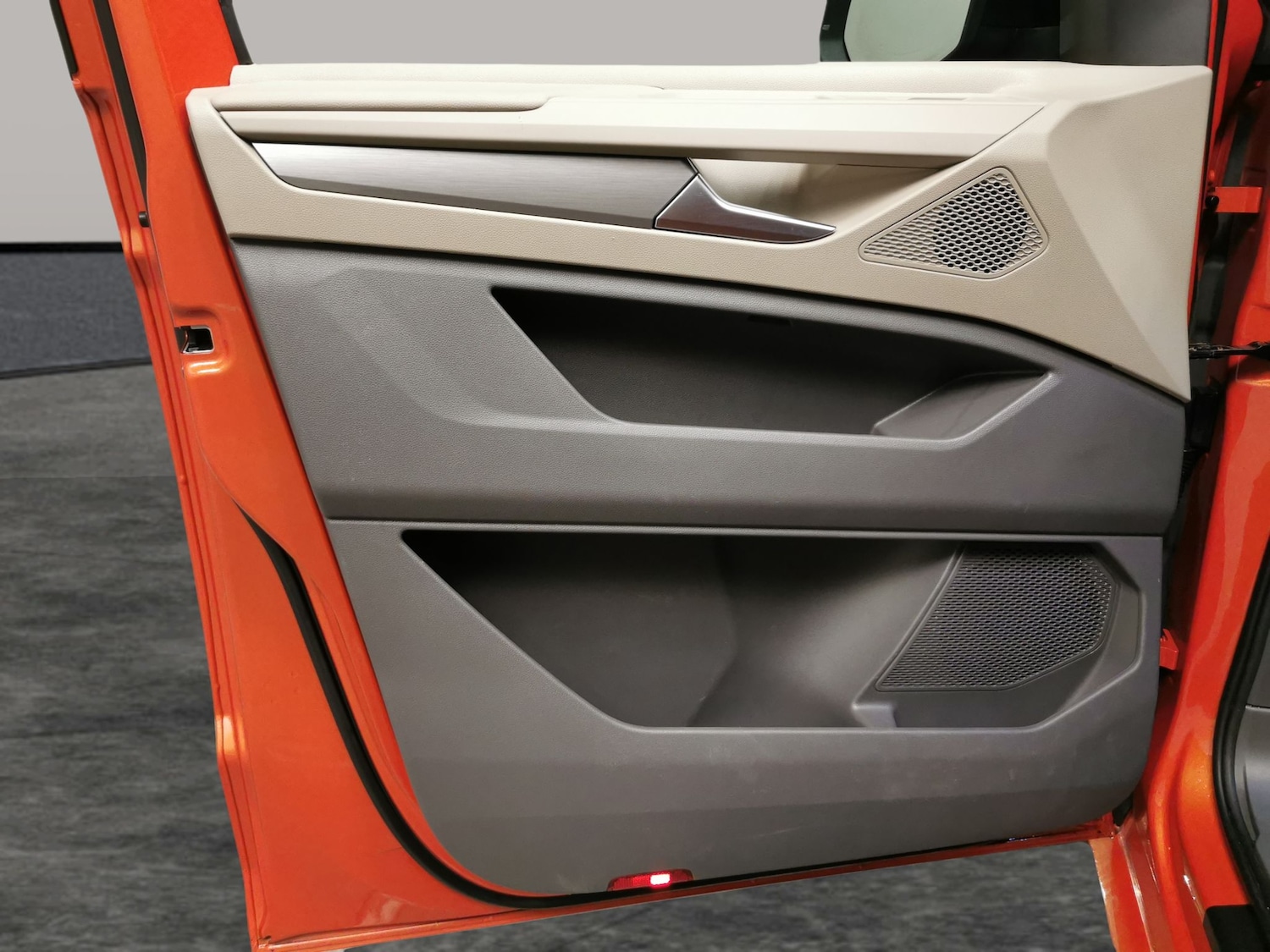 Used Volkswagen Multivan for sale - 77475361: Photo 25