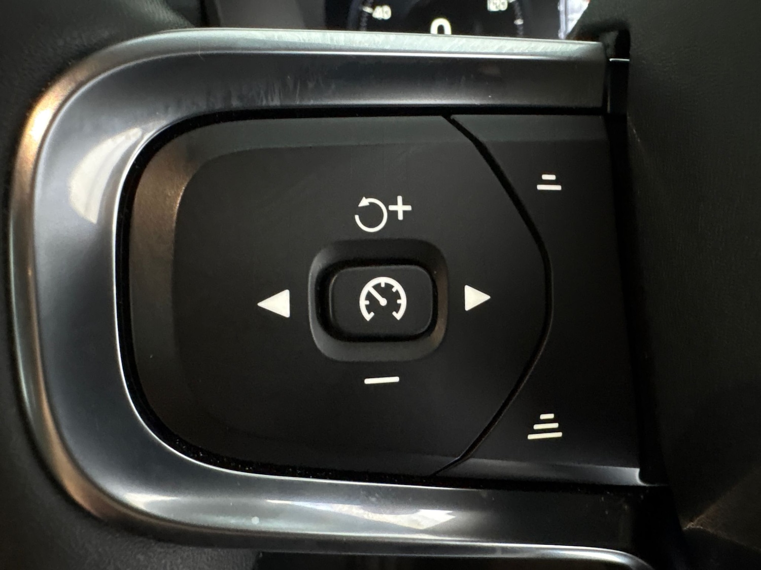 Used Volvo XC40 2022 for sale - 76518383: Photo 15