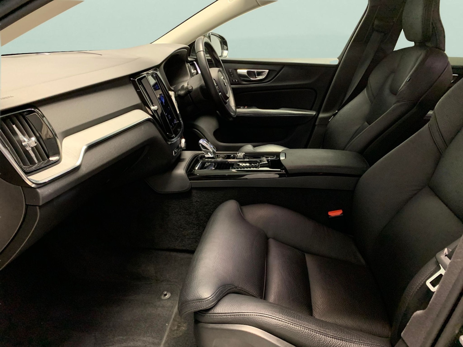 Used Volvo V60 2021 for sale - 77127873: Photo 4