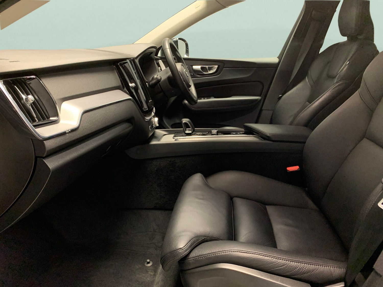 Used Volvo XC60 2023 for sale - 77095542: Photo 4