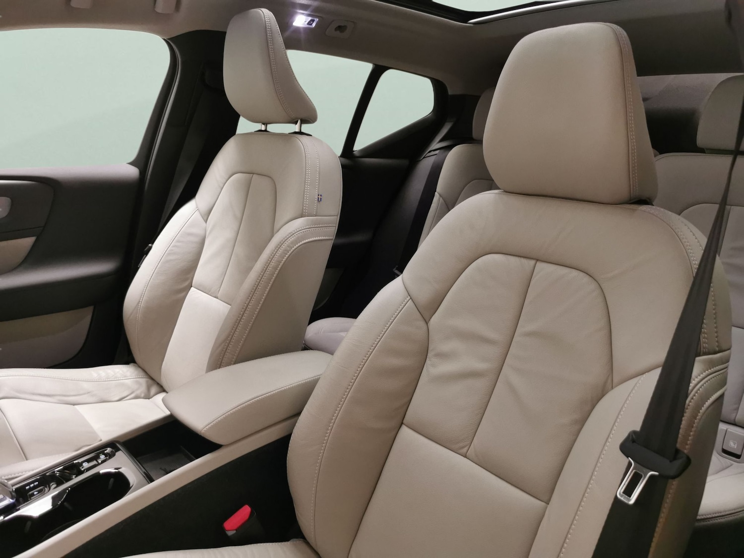 Used Volvo XC40 2022 for sale - 77054376: Photo 8