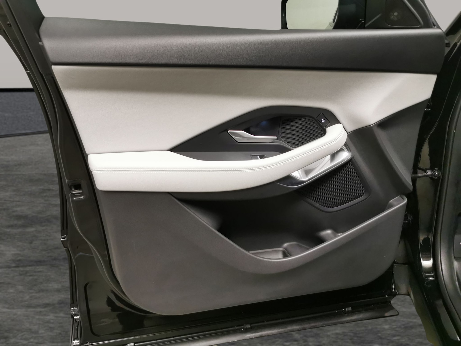 Used Jaguar E-Pace 2022 for sale - 76788627: Photo 26