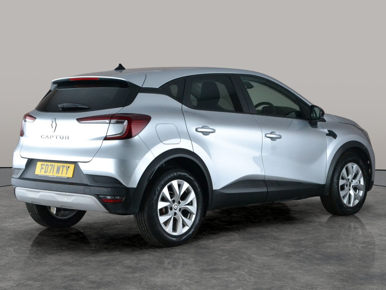 Used Renault Captur for sale - 77902125: Photo 10