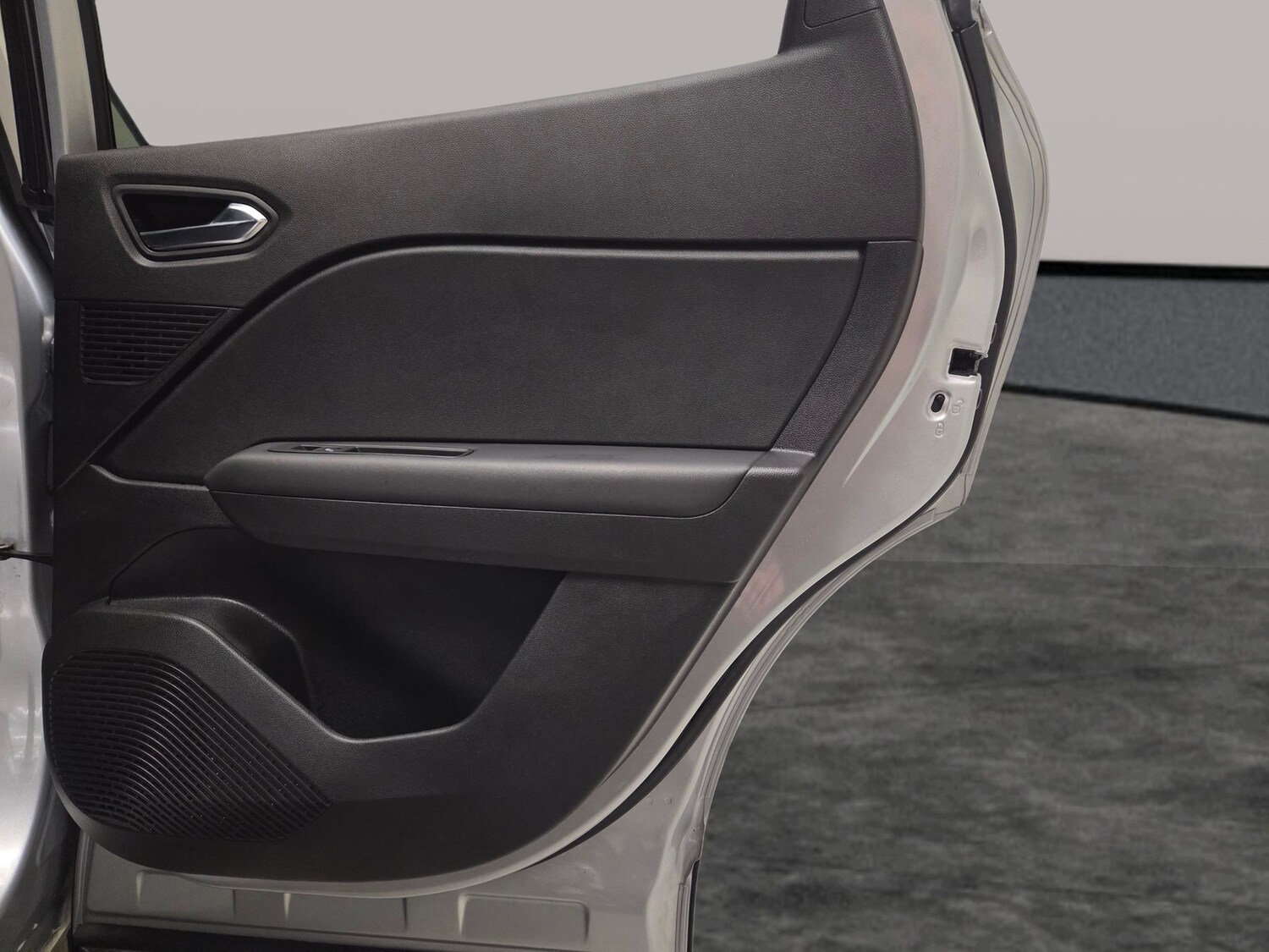 Used Renault Captur for sale - 77902125: Photo 28