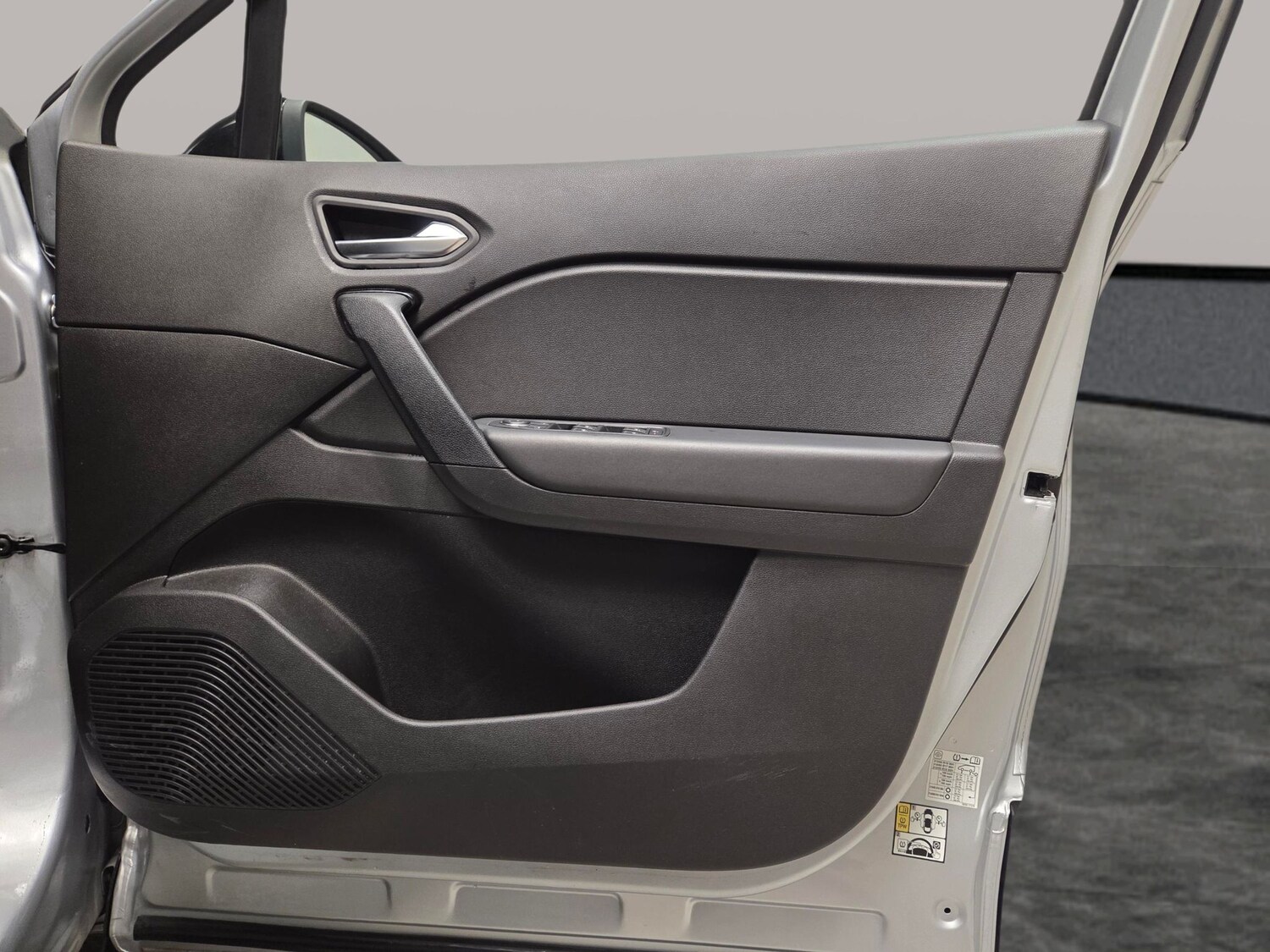 Used Renault Captur for sale - 77902125: Photo 29