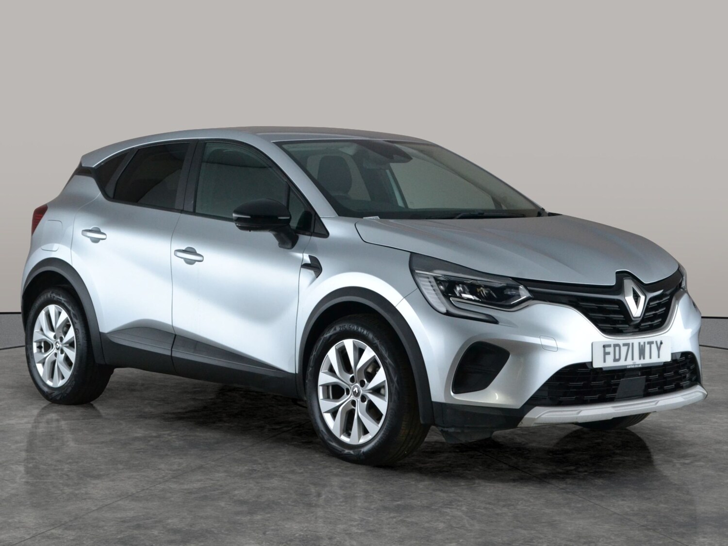 Used Renault Captur for sale - 77902125: Photo 8