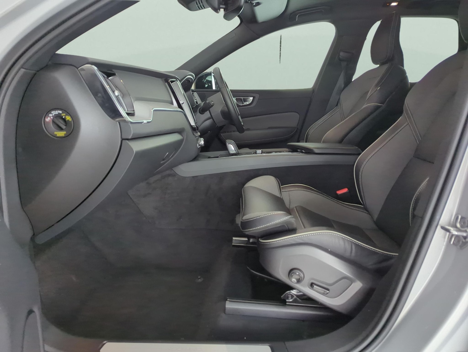 Used Volvo XC60 2021 for sale - 77634921: Photo 4