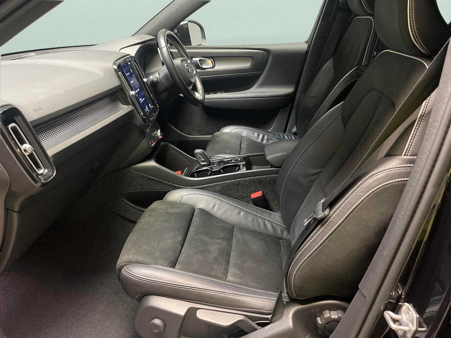 Used Volvo XC40 2021 for sale - 77676093: Photo 4