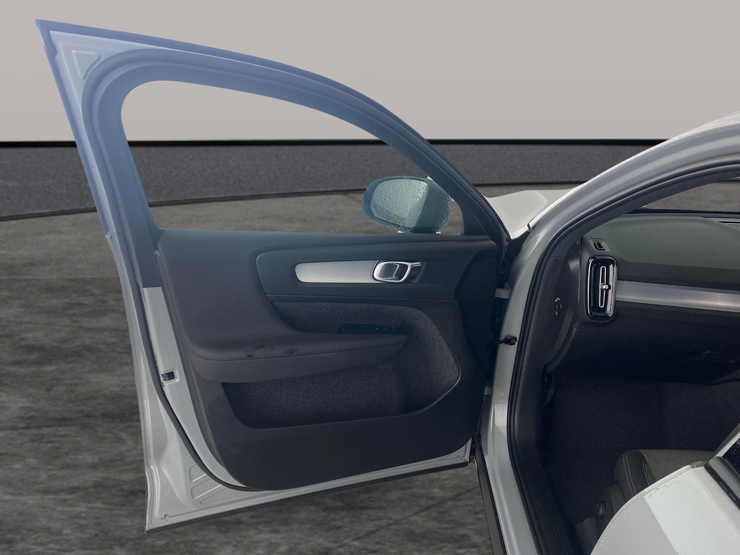 Used Volvo XC40 2024 for sale - 77718352: Photo 22