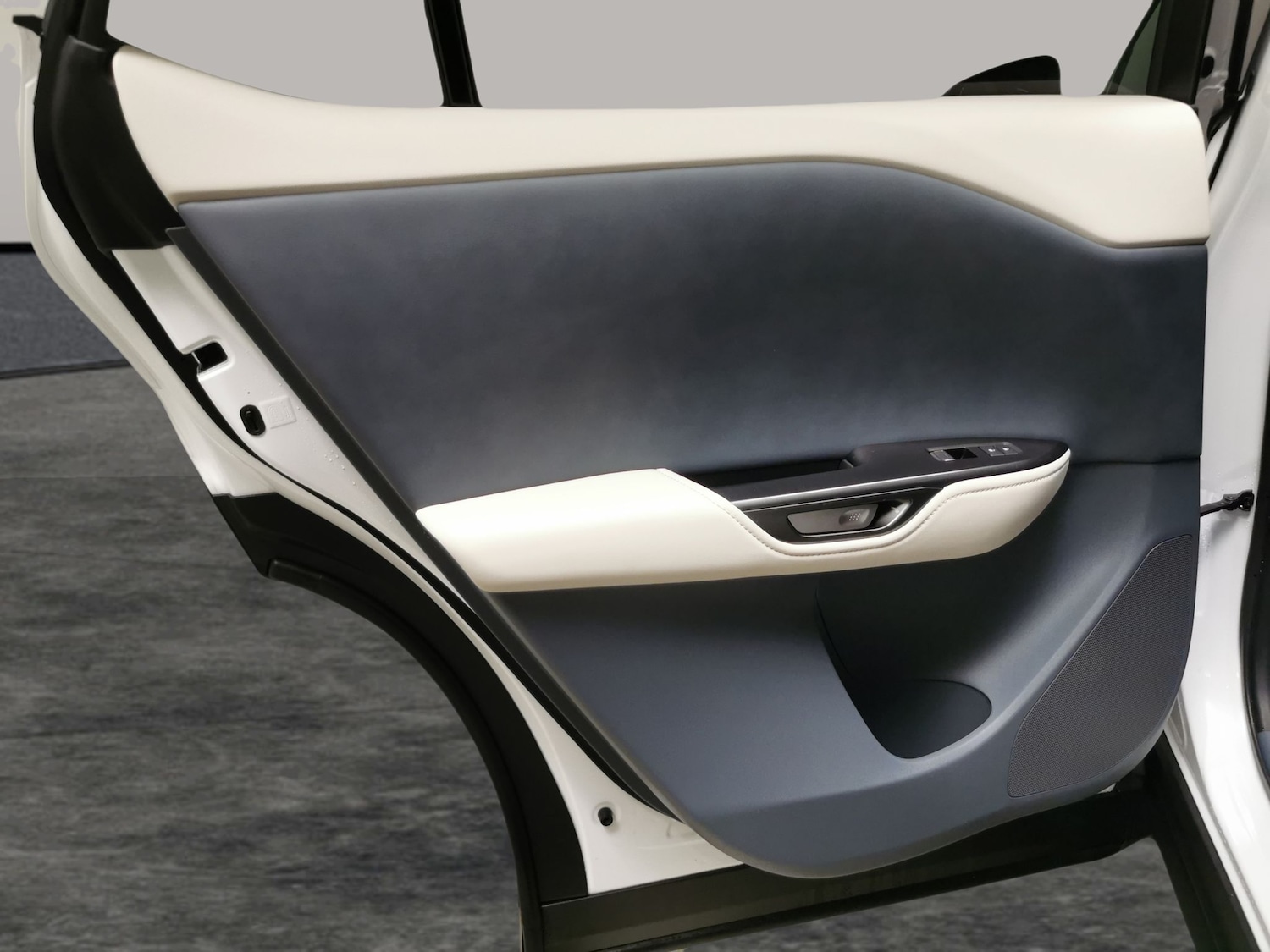 Used Lexus RZ 2024 for sale - 77020077: Photo 30