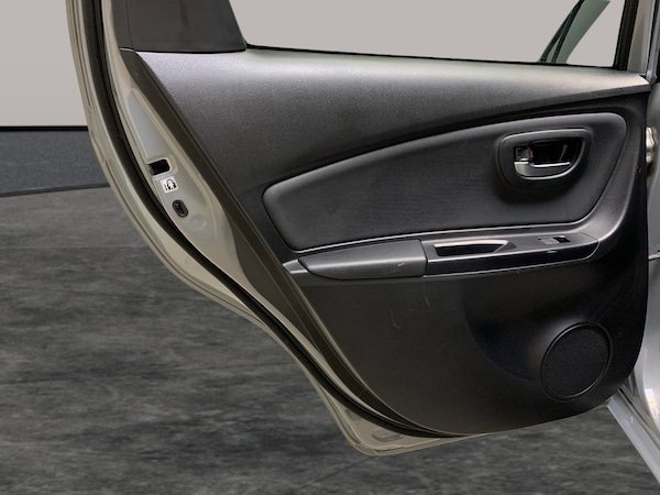 Used Toyota Yaris 2020 for sale - 76218102: Photo 34