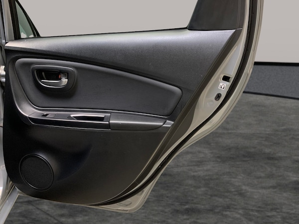 Used Toyota Yaris 2020 for sale - 76218102: Photo 35