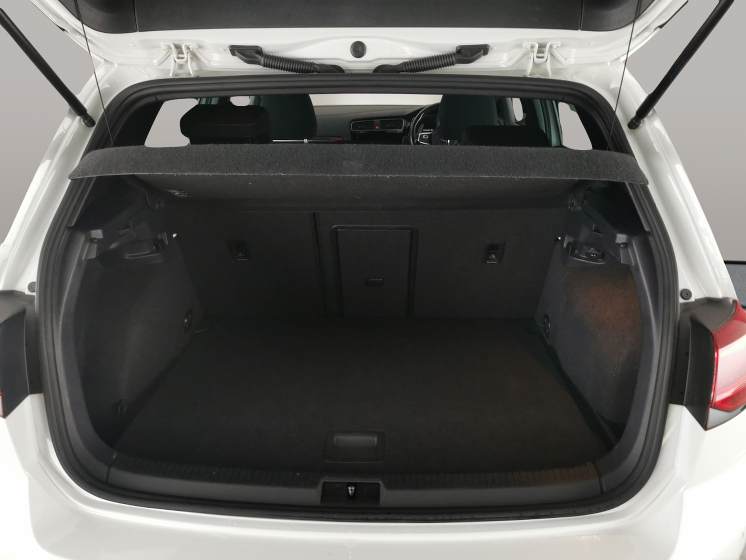 Used Volkswagen Golf 2018 for sale - 76847584: Photo 30