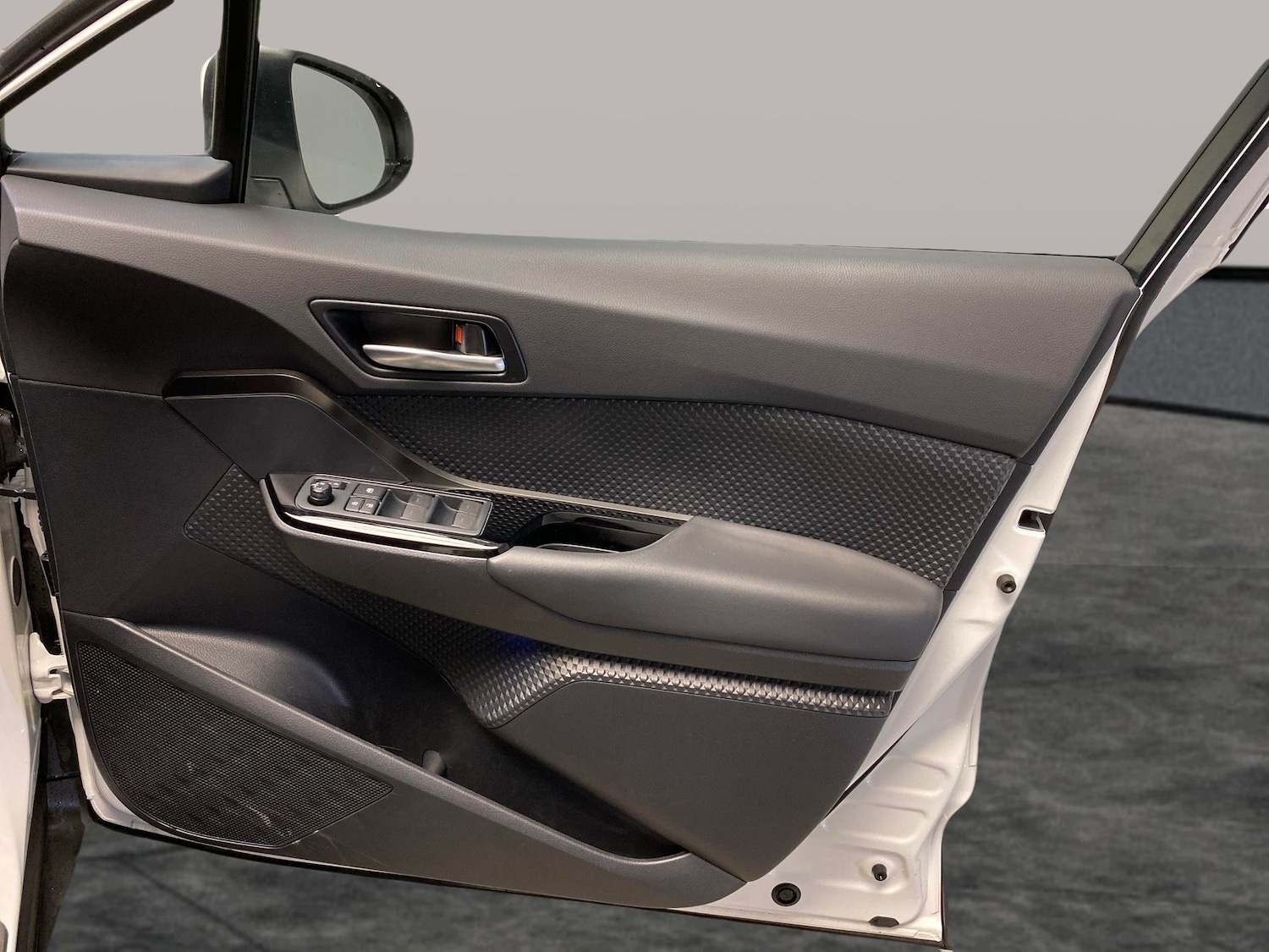 Used Toyota C-HR 2023 for sale - 78132605: Photo 30