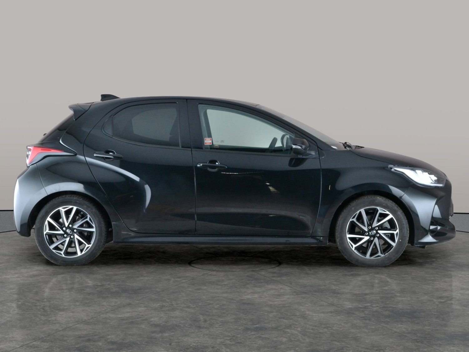 Used Toyota Yaris 2022 for sale - 77135145: Photo 10