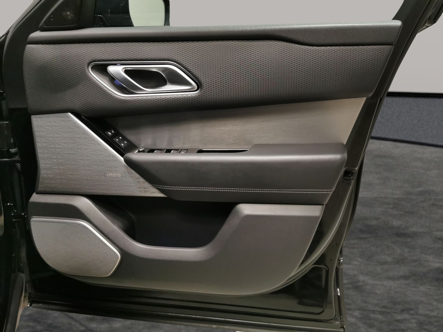 Used Land Rover Range Rover Velar 2020 for sale - 76477619: Photo 32