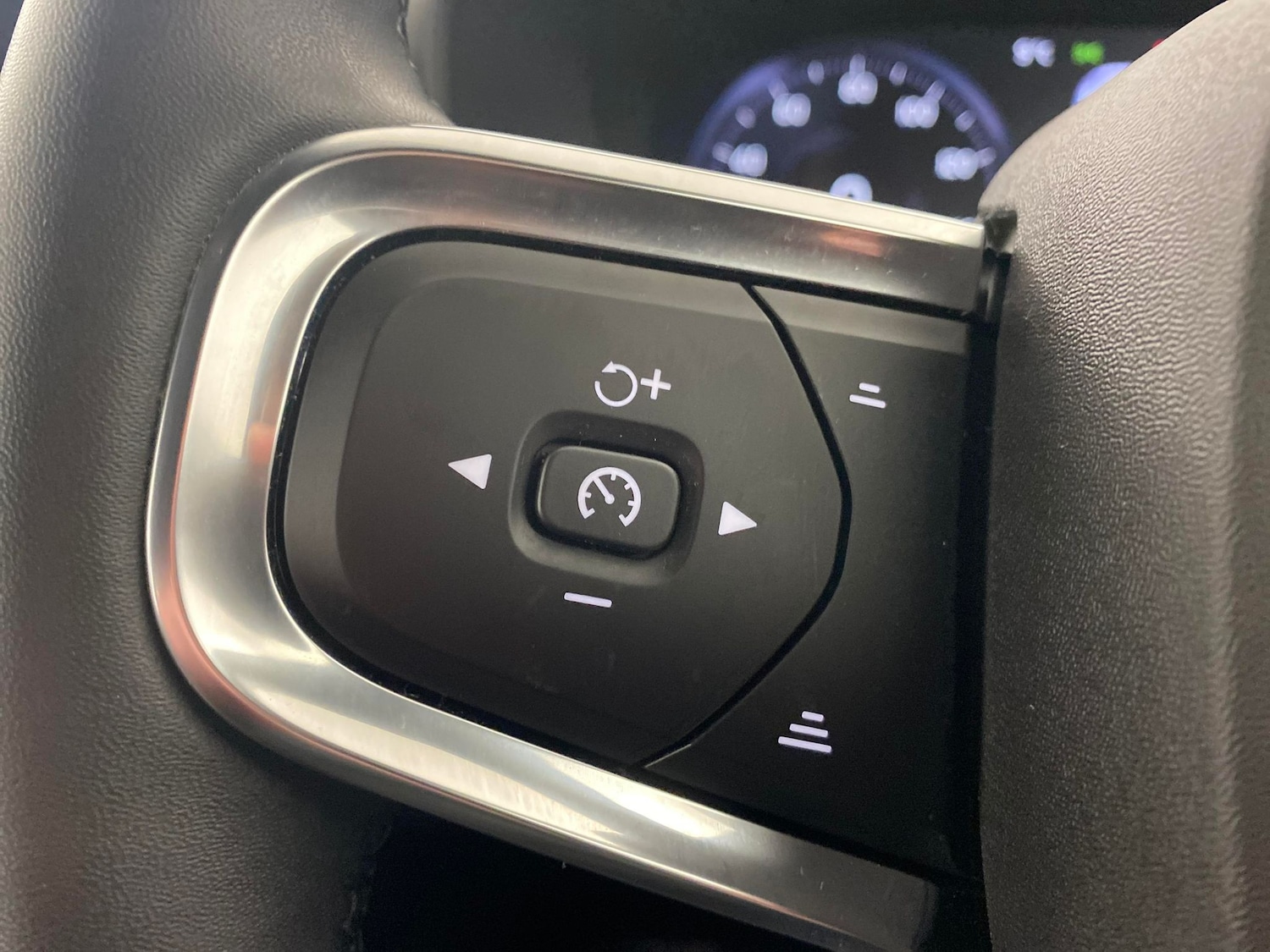 Used Volvo XC40 2022 for sale - 77428489: Photo 18