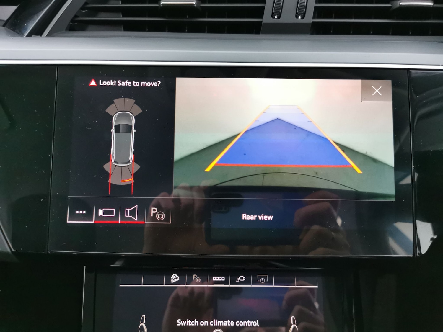 Used Audi e-tron 2022 for sale - 77846210: Photo 6