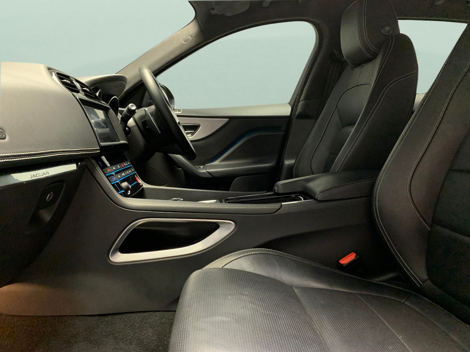 Used Jaguar F-Pace 2020 for sale - 77490440: Photo 4