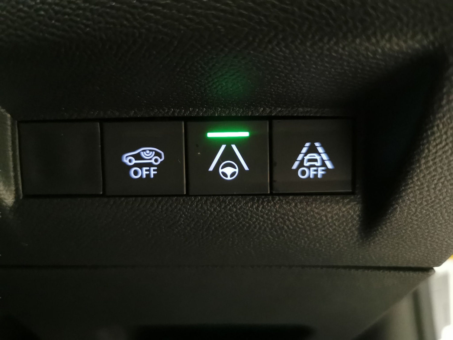 Used Peugeot E-2008 2021 for sale - 77350830: Photo 24