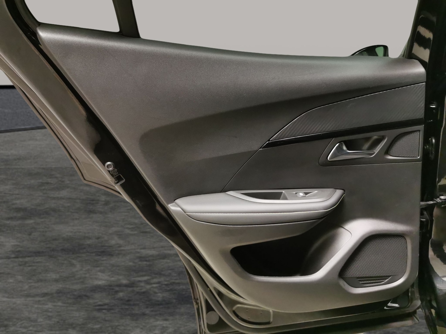 Used Peugeot E-2008 2021 for sale - 77350830: Photo 30