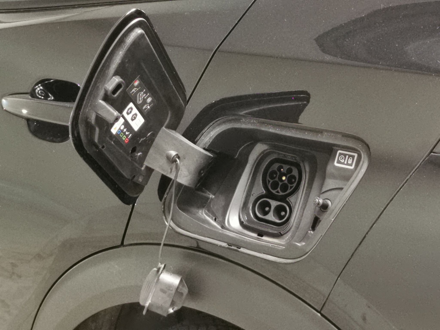 Used Peugeot E-2008 2021 for sale - 77350830: Photo 33