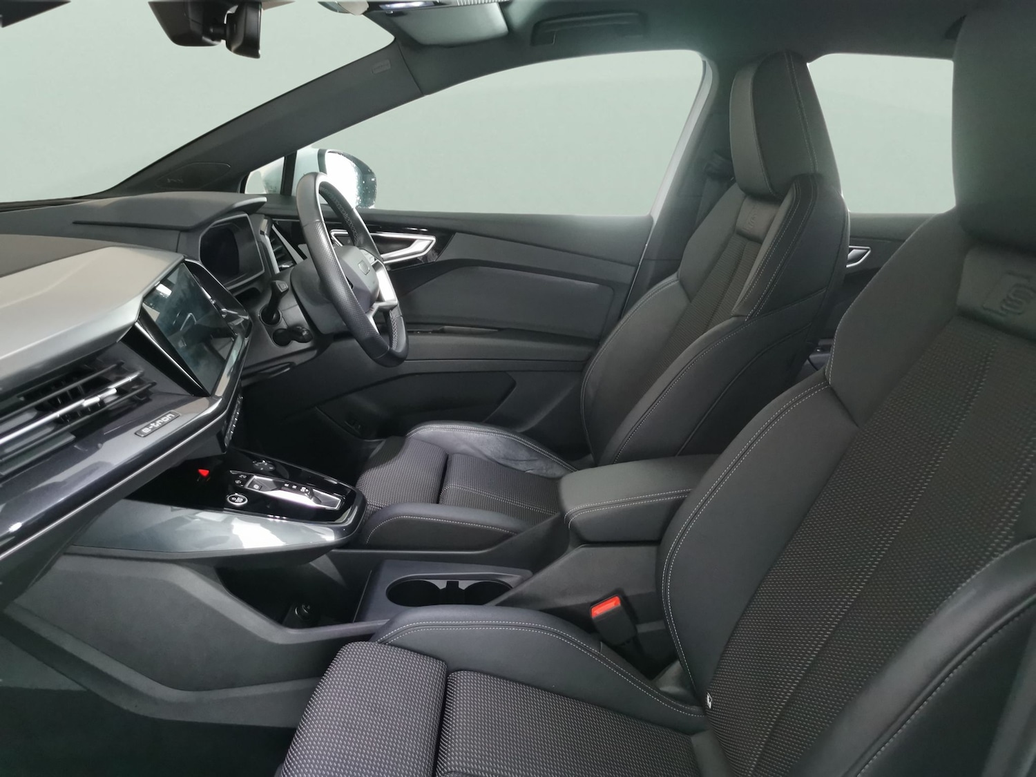 Used Audi Q4 e-tron 2023 for sale - 77635668: Photo 4