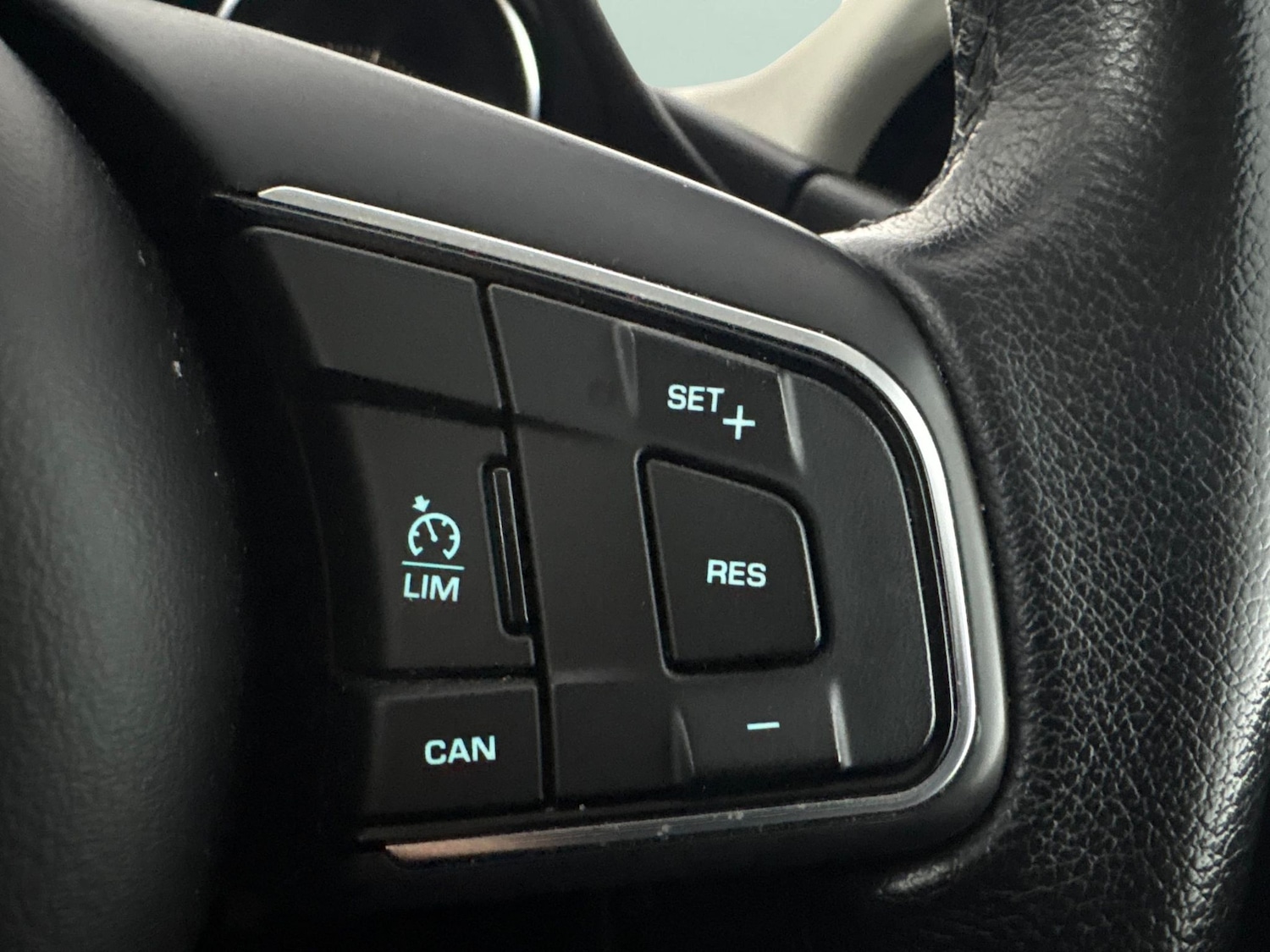 Used Jaguar E-Pace 2019 for sale - 76515179: Photo 18